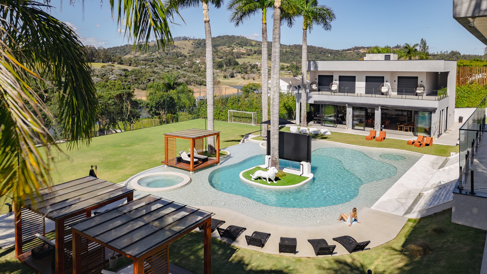 Projeto de piscina e área de lazer de alto padrão